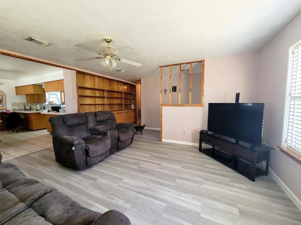 1449 Mesquite St, Houston TX  77093-1038 exterior