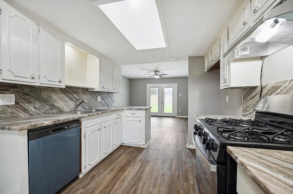 7211 Sawmill Trl, Houston TX  77040-1854 exterior