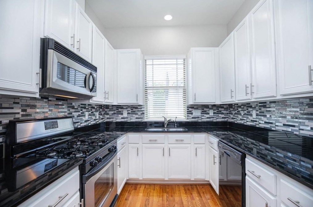1751 24th St, Houston, TX 77008-1409