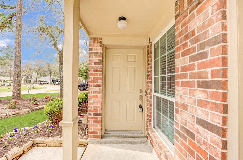 9 Summer Crest Cir, Spring TX  77381-2963 exterior