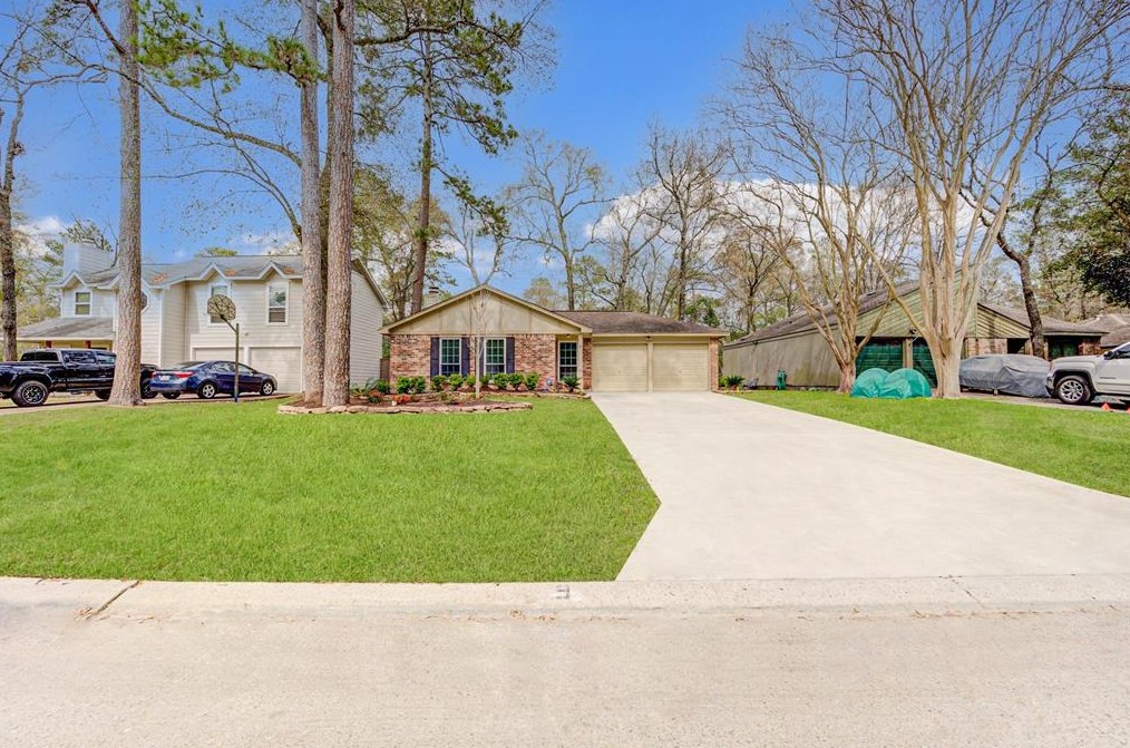 9 Summer Crest Cir, Spring, TX 77381