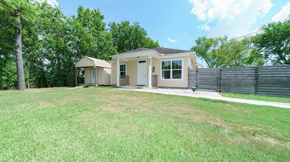 902 Virginia Ave, League City, TX 77573-8326