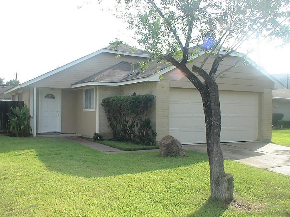13810 Bay Gardens Dr, Sugar Land, TX 77498