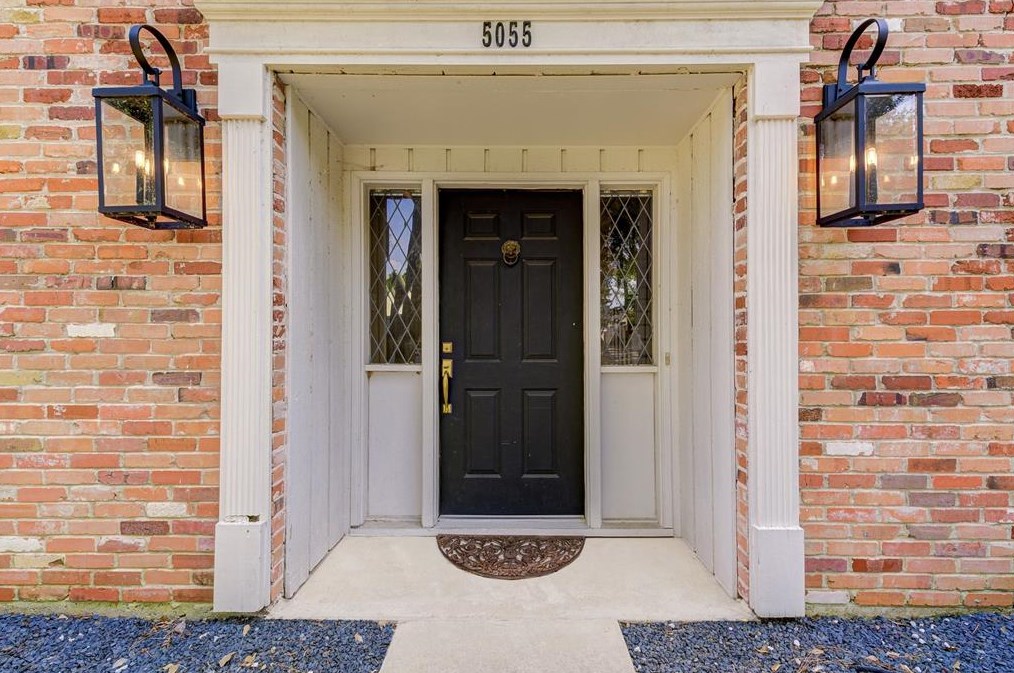 5055 Fallen Oaks Dr, Houston TX  77091-5210 exterior