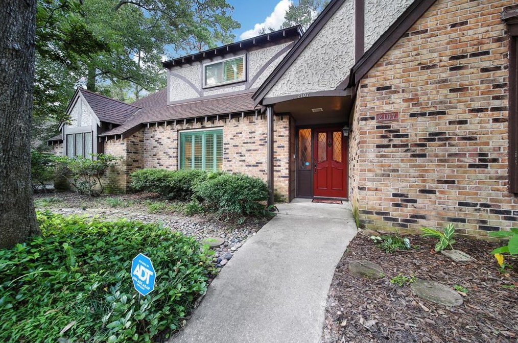 2107 Lazy Grove Dr, Humble, TX 77339-3110