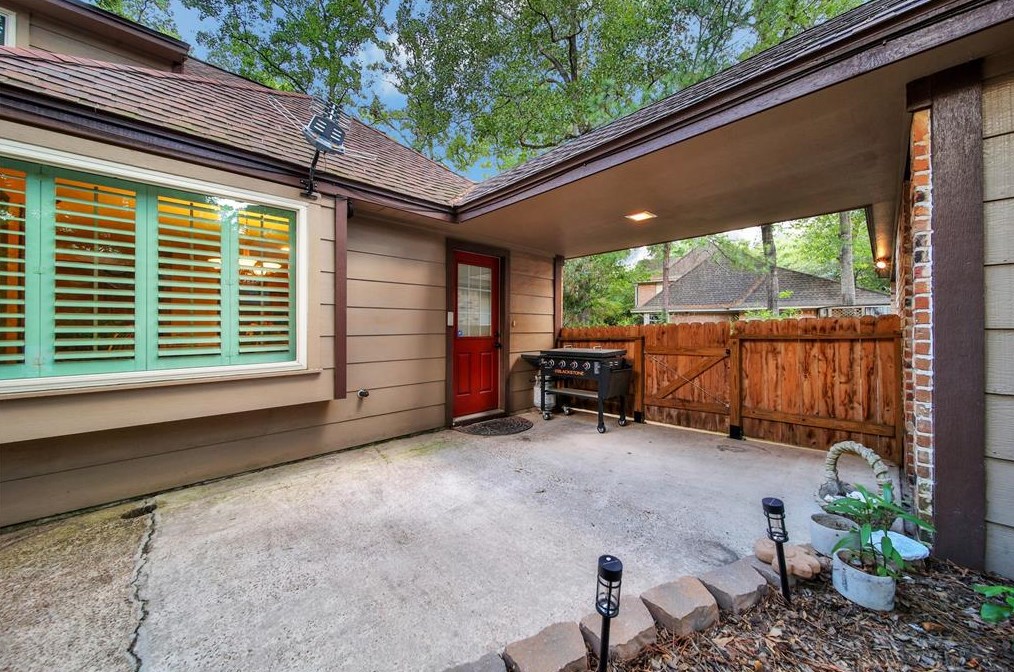 2107 Lazy Grv Dr, Humble TX 77339-3157 exterior