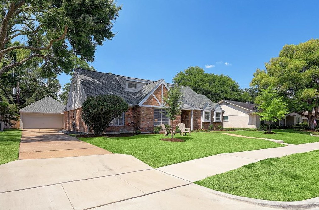 7910 Fairdale Ln, Houston, TX 77063-6150