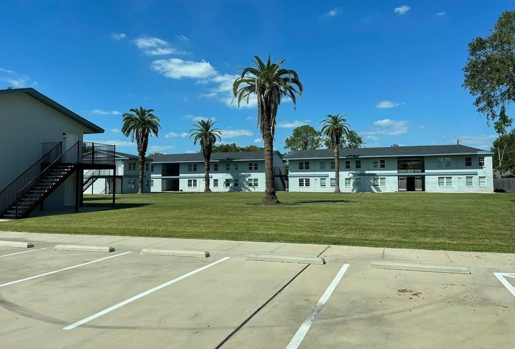 1210 N Chenango St, Angleton, TX 77515