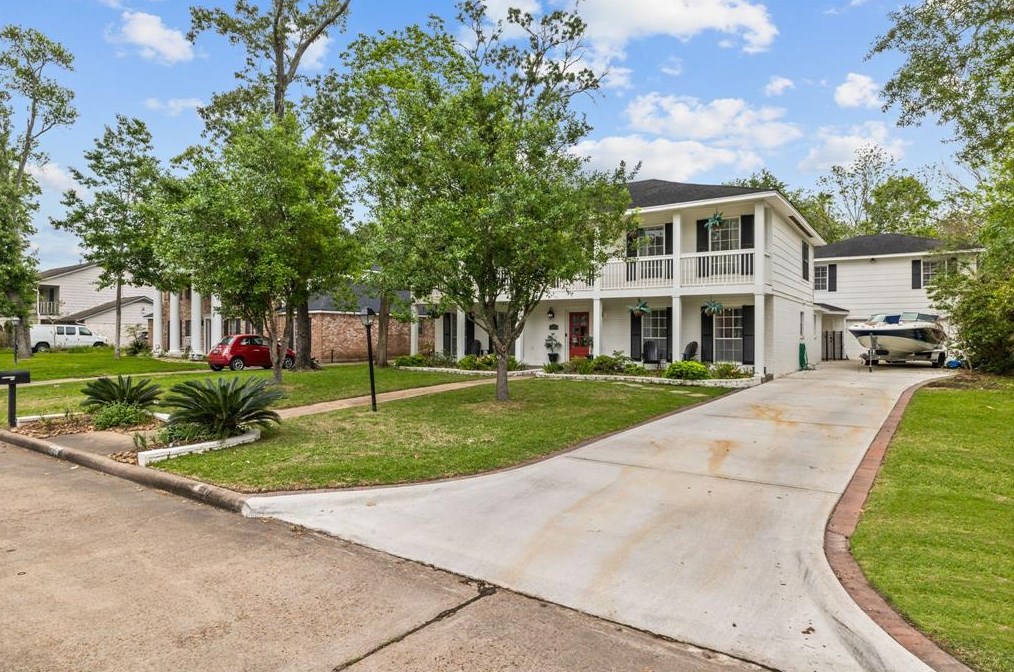 4126 Manorfield Dr, Taylor Lake Village, TX 77586
