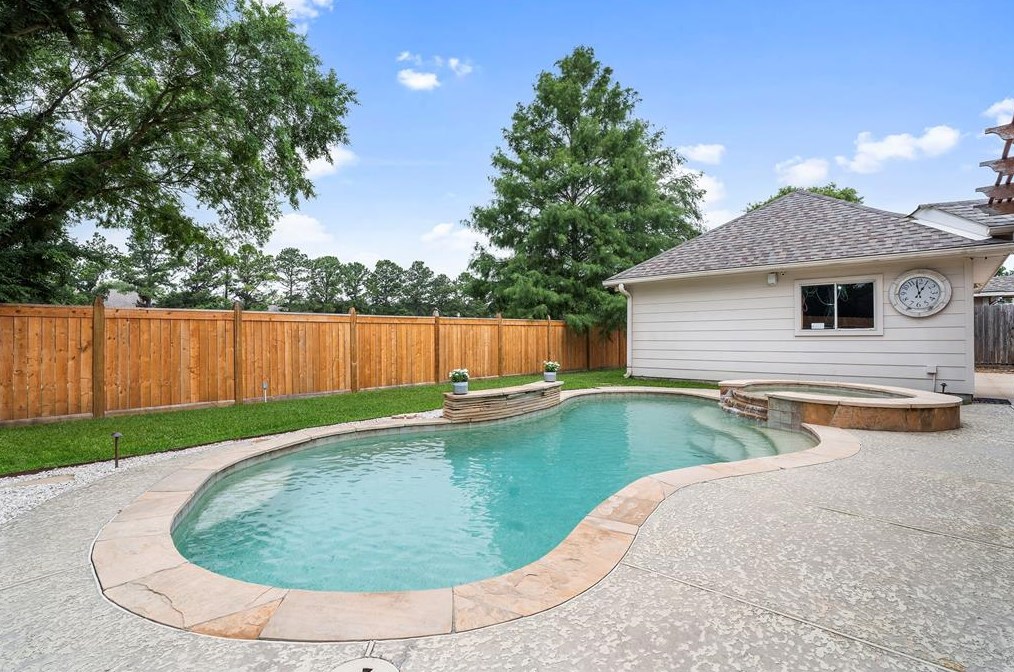 910 Ivory Ridge Ln, Houston, TX 77094-2631