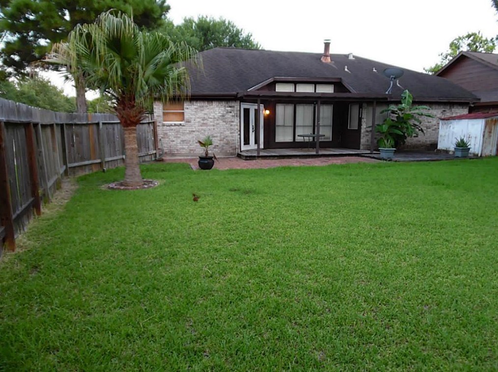 339 El Toro Ln, Houston, TX 77598