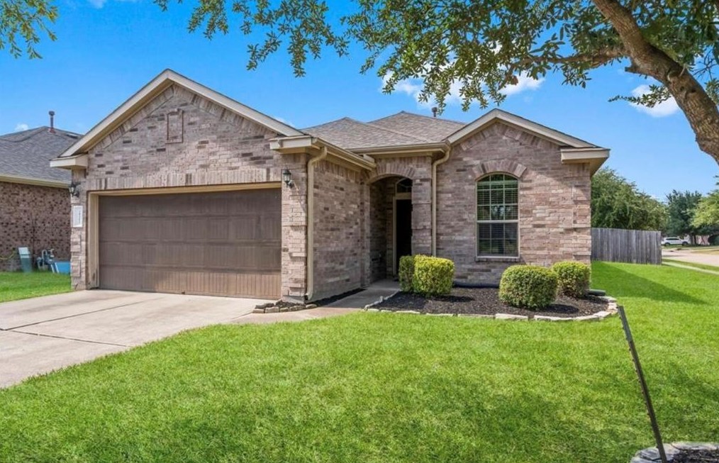 18302 Redoak Manor Ln, Cypress, TX 77433
