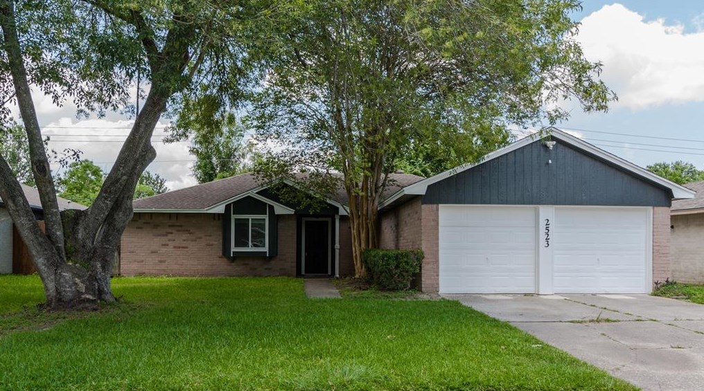 2523 Heritage Colony Dr, Houston, TX 77598