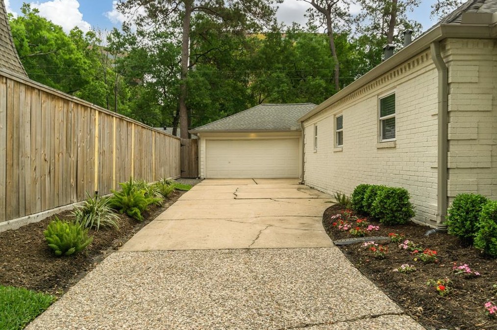 722 Thistlewood Dr, Houston TX  77079-4407 exterior