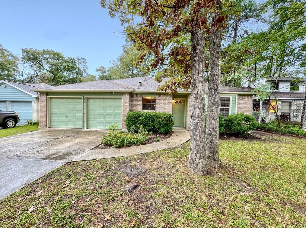 33 E Bigelow Oak Ct, Spring, TX 77381