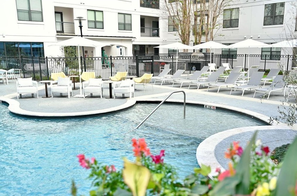2221 Dallas St, Houston TX  77019-3518 exterior