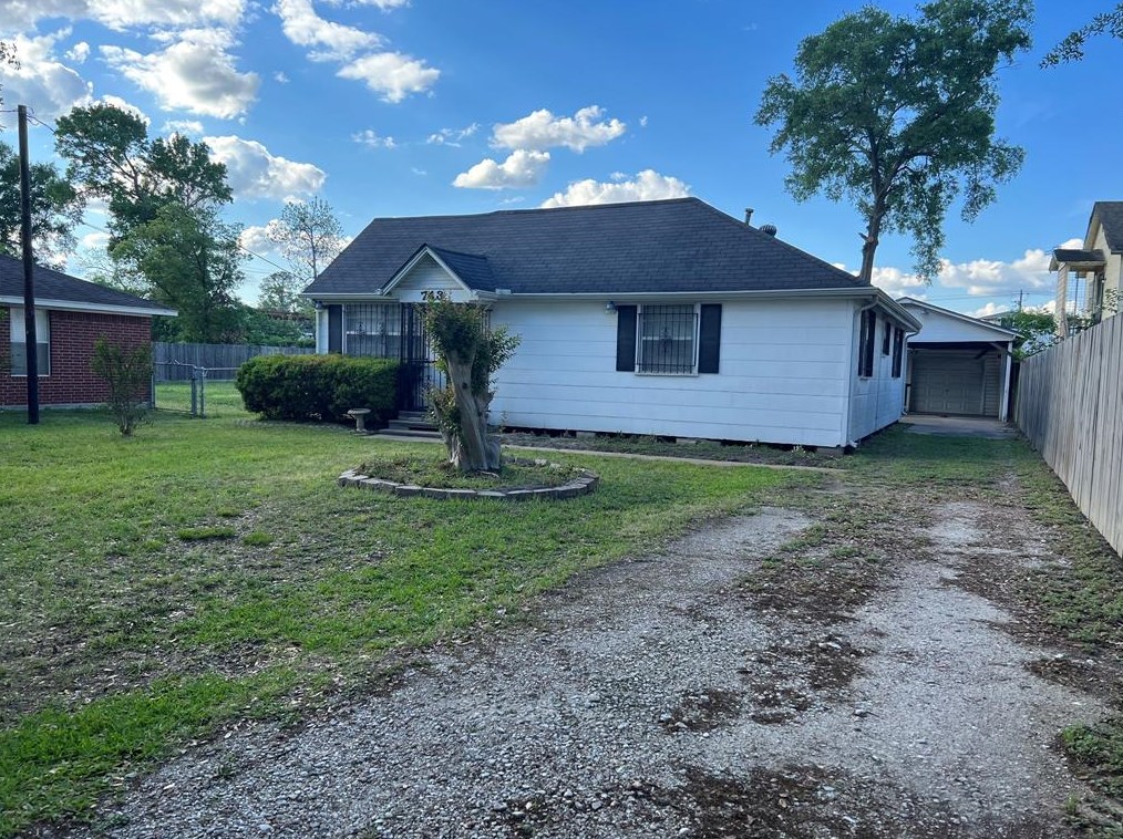 743 Yorkshire St, Houston, TX 77022