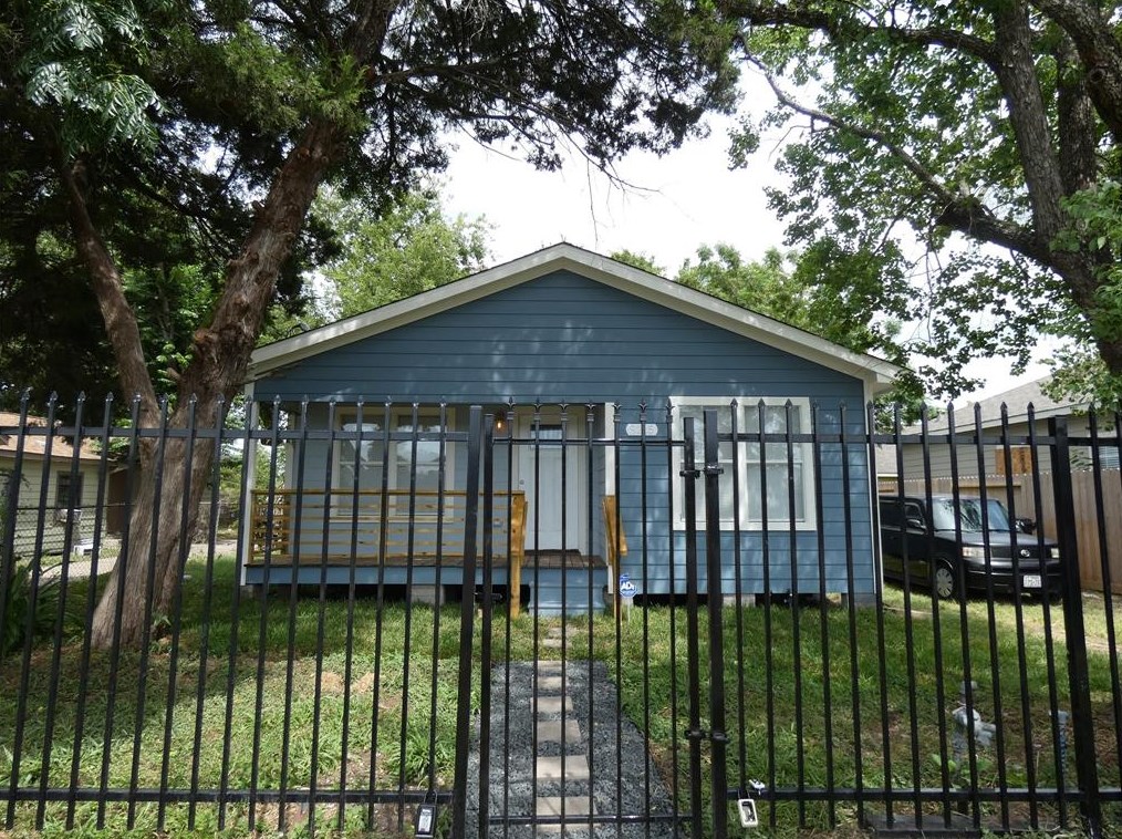8215 Canyon St, Houston, TX 77051