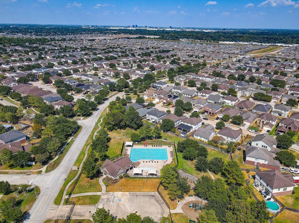 11731 Wren Xing Dr, Houston TX  77038-3615 exterior