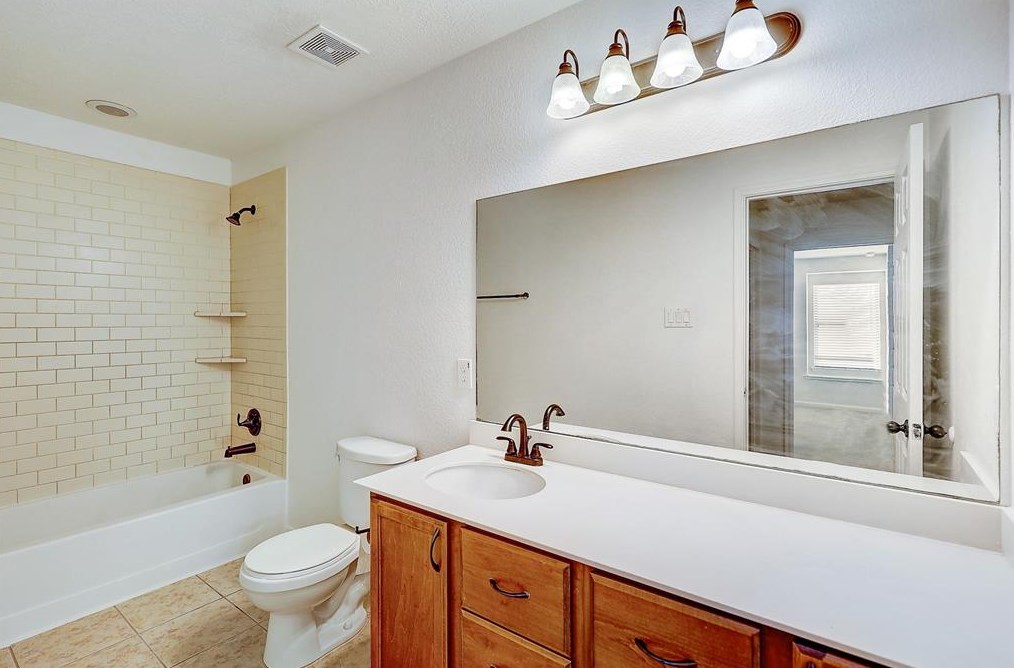 11731 Wren Xing Dr, Houston TX  77038-3615 exterior