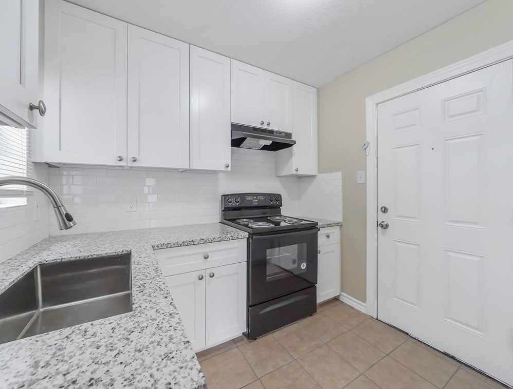 1601 Alabama St, Baytown TX  77520-6103 exterior