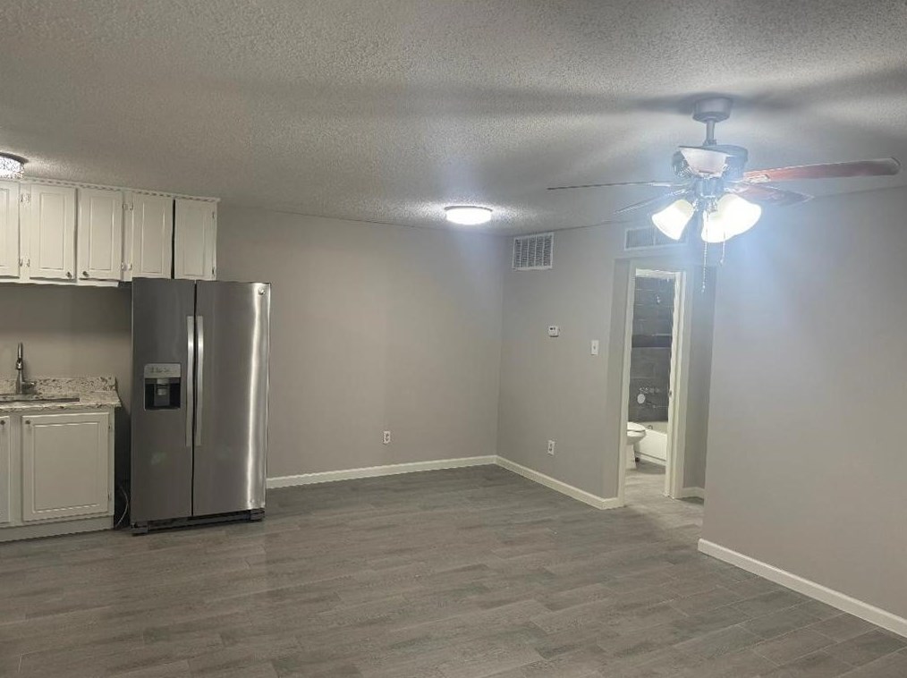 10601 South Dr, Houston, TX 77099-4820