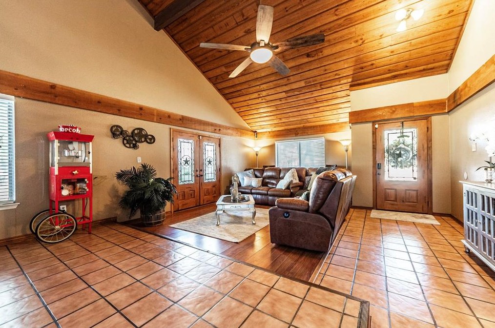 12250 Villa Lea Ln, Houston TX  77071-1216 exterior