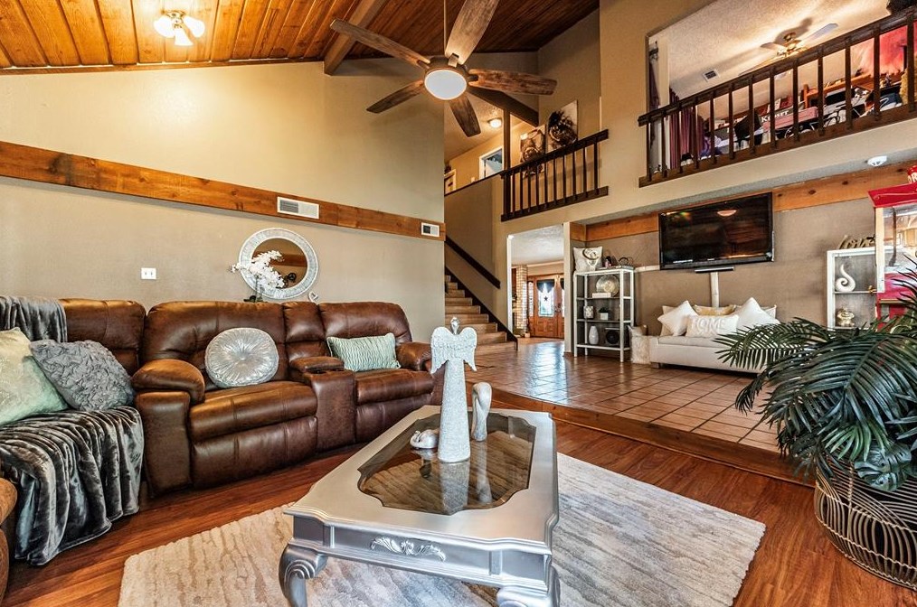 12250 Villa Lea Ln, Houston TX  77071-1216 exterior