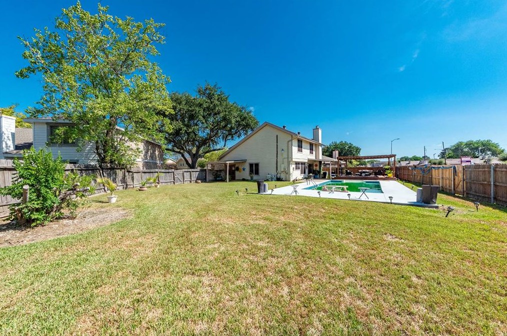 12250 Villa Lea Ln, Houston TX  77071-1216 exterior