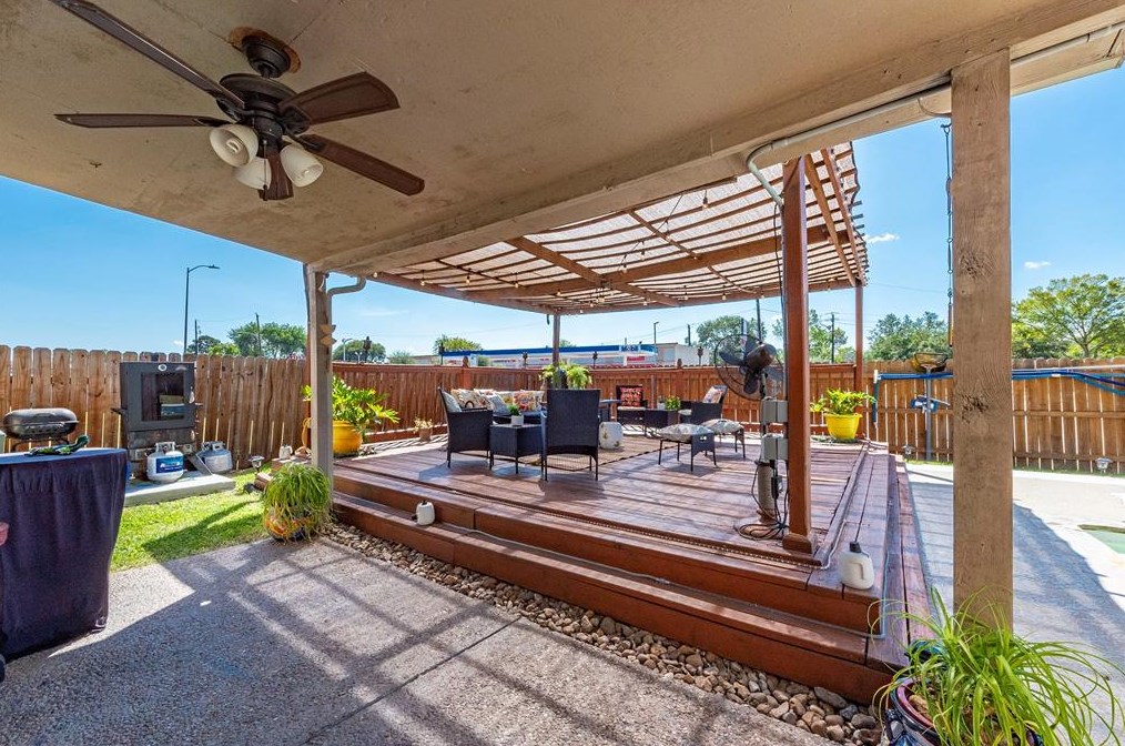 12250 Villa Lea Ln, Houston TX  77071-1216 exterior