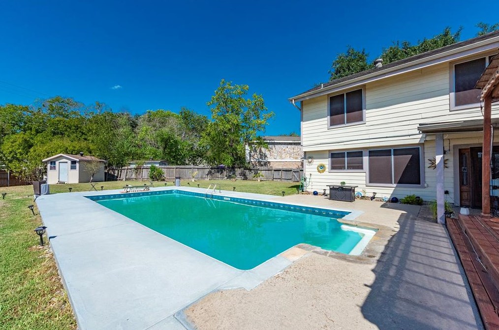 12250 Villa Lea Ln, Houston TX  77071-1216 exterior
