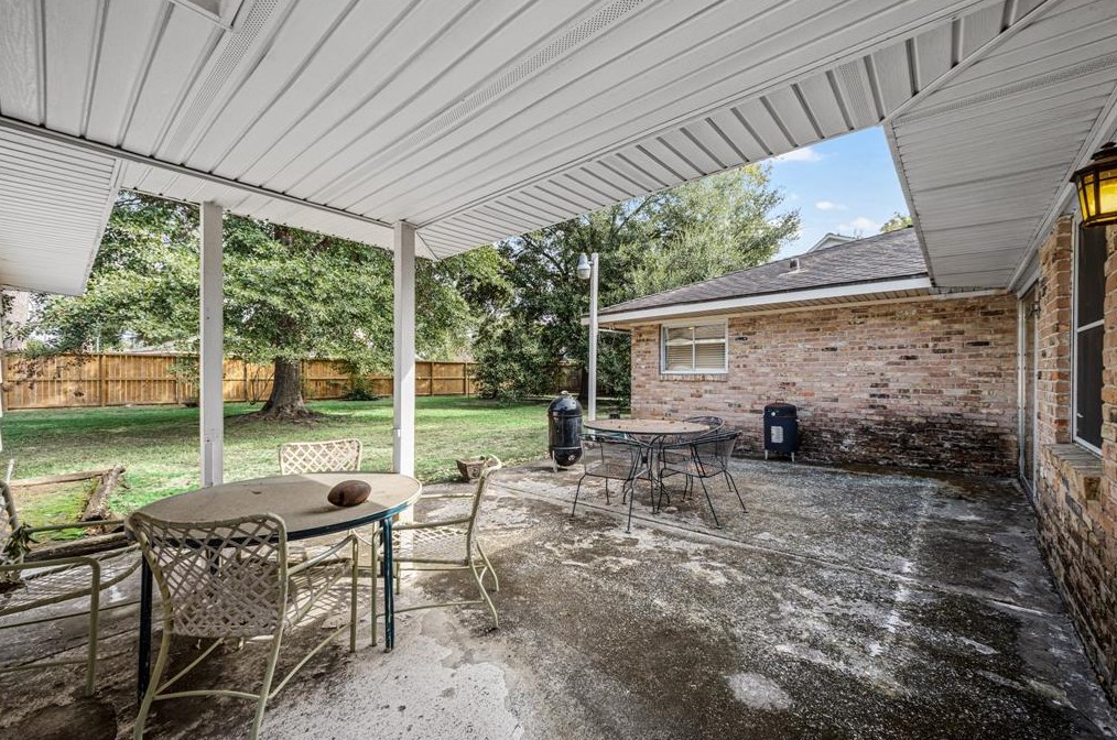 14130 Indian Wl Dr, Houston TX  77069-1315 exterior
