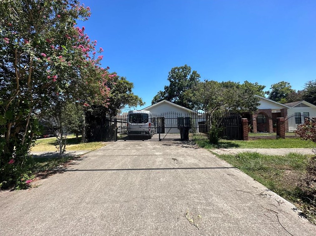 5405 Sherman St, Houston, TX 77011-3245