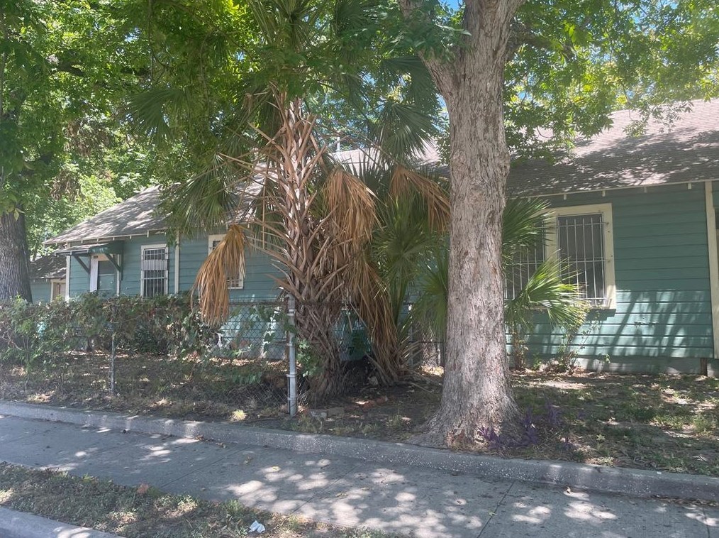 1142 Louise, Houston TX 77009-2958 exterior