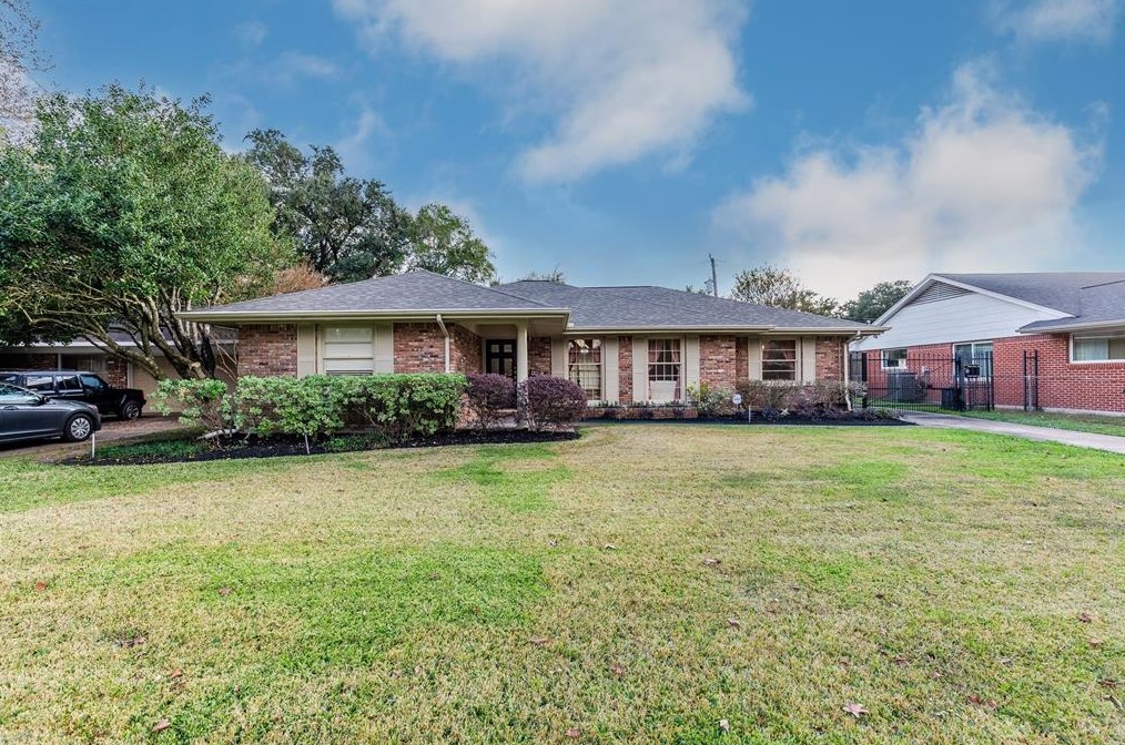 4625 Waycross Dr, Houston TX  77035-3723 exterior