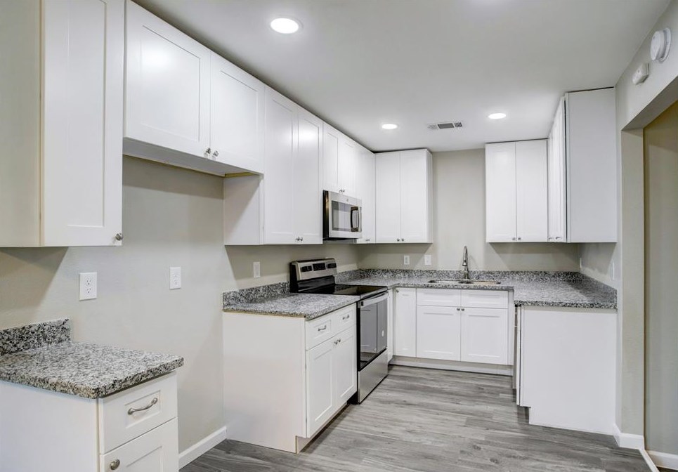 5002 Doulton Dr, Houston TX  77033-3537 exterior