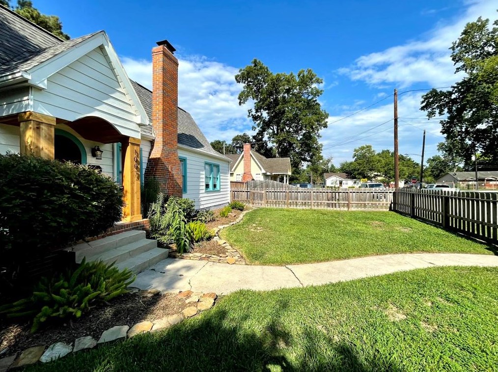 1007 Avenue Of Oaks St, Houston, TX 77009