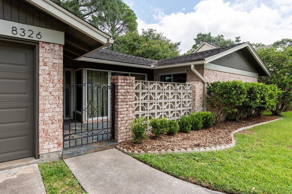 8326 Leader St, Houston, TX 77036