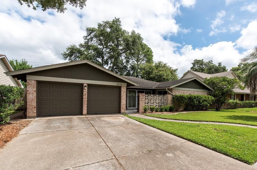 8326 Leader St, Houston TX  77036-5628 exterior