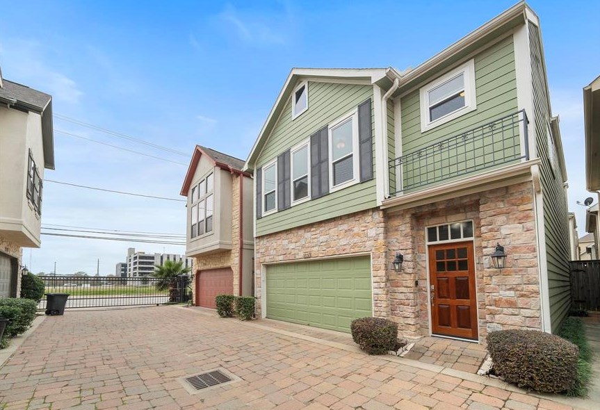 2927 Clinton Dr, Houston, TX 77020