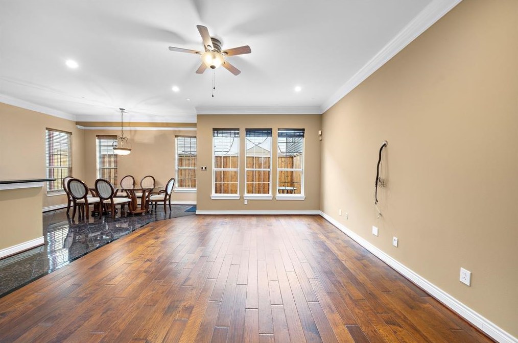 2927 Clinton Dr, Houston TX  77020-8403 exterior