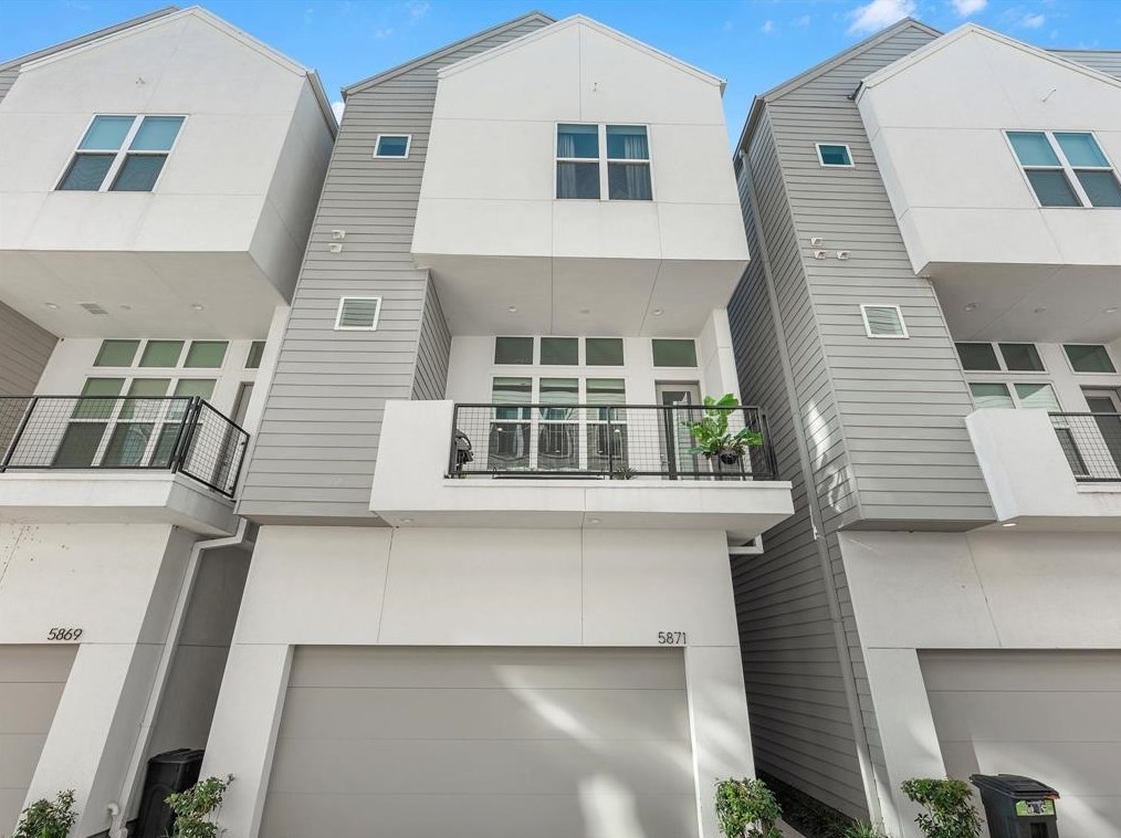 5871 E Post Oak Ln, Houston, TX 77055