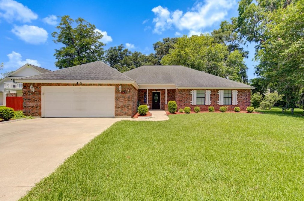 248 Wentworth Dr, West Columbia, TX 77486