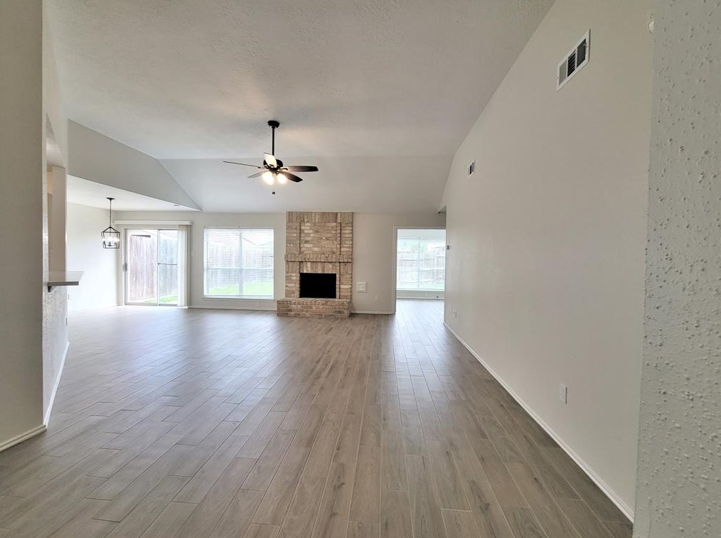 11410 Sunny Creek Dr, Houston, TX 77066