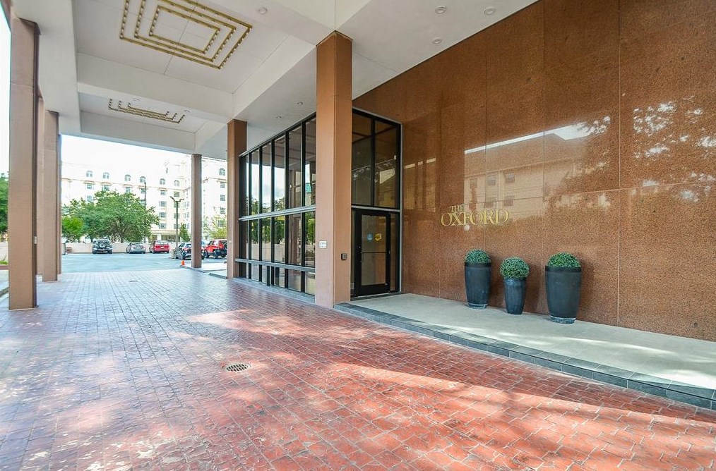 5150 Hidalgo St #703, Houston, TX 77056