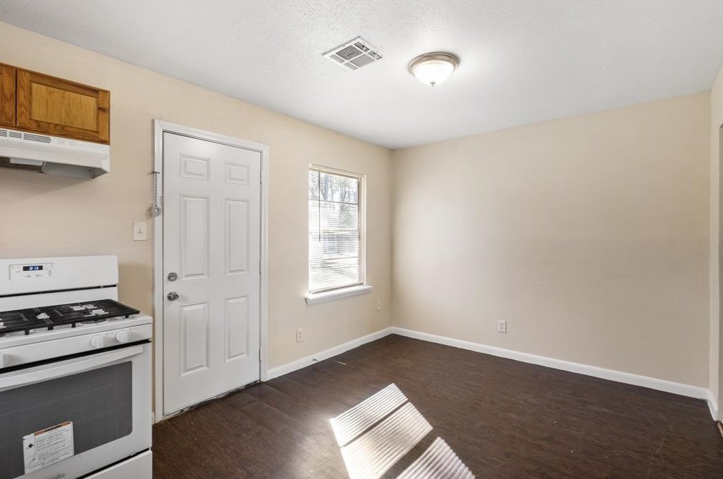 9434 Crestview Dr, Houston TX  77078-3902 exterior