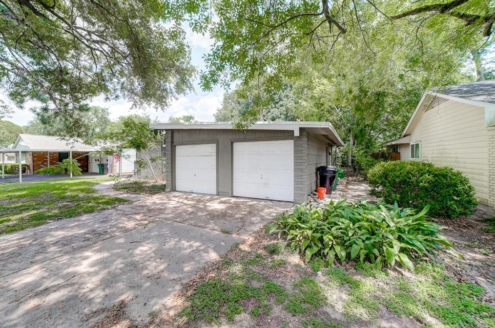 7223 Sharpview Dr, Houston, TX 77074-3323