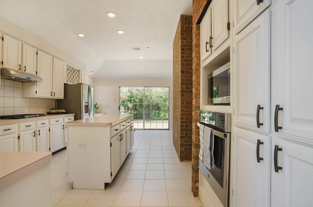 806 Orchard Peak Ct, Houston TX  77062-2167 exterior