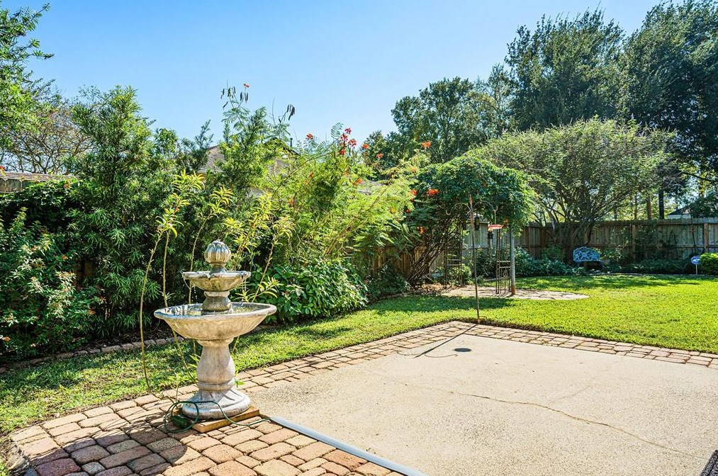 806 Orchard Peak Ct, Houston TX  77062-2167 exterior