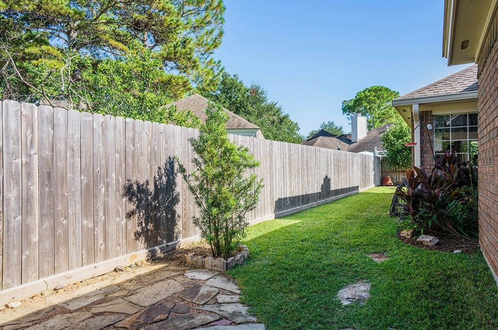 806 Orchard Peak Ct, Houston TX  77062-2167 exterior